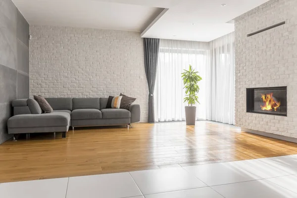 Mooie woonkamer met sofa — Stockfoto