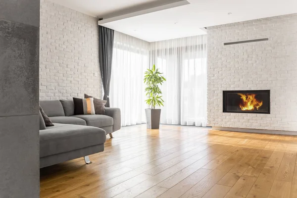 Salón con suelo de madera —  Fotos de Stock