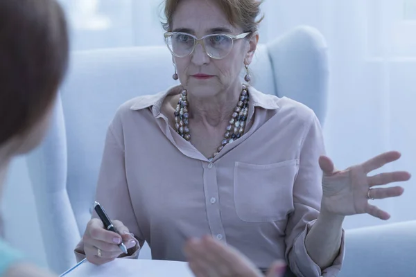 Professional psychologist with patient — Stock Photo, Image