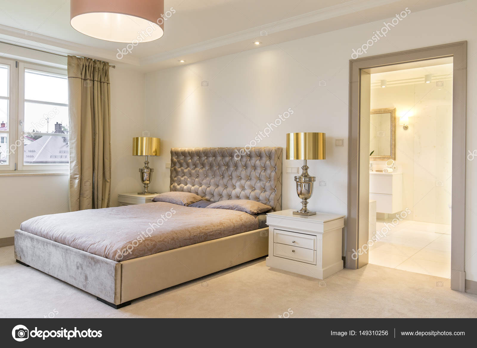 Luxe slaapkamer interieur met een groot bed — Stockfoto ... Luxe slaapkamer interieur met een groot bed — Stockfoto ...