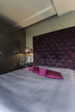 Kral Yatak karanlık yatak odası