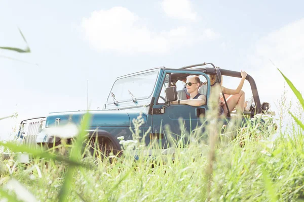 People travelling by car — Stock Photo, Image