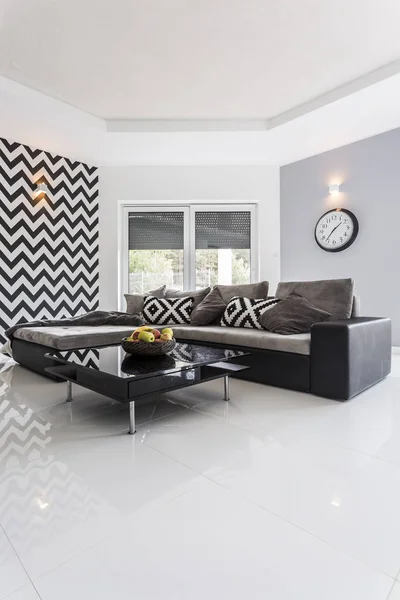 Modern room with high-polished white tiled floor — Stock Photo, Image