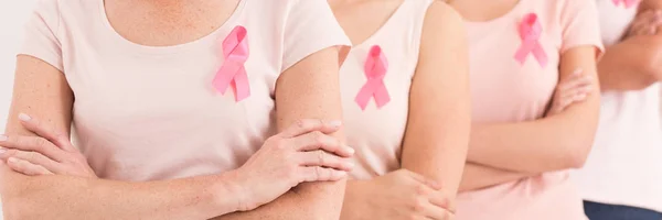 Mulheres lutando contra o câncer de mama — Fotografia de Stock