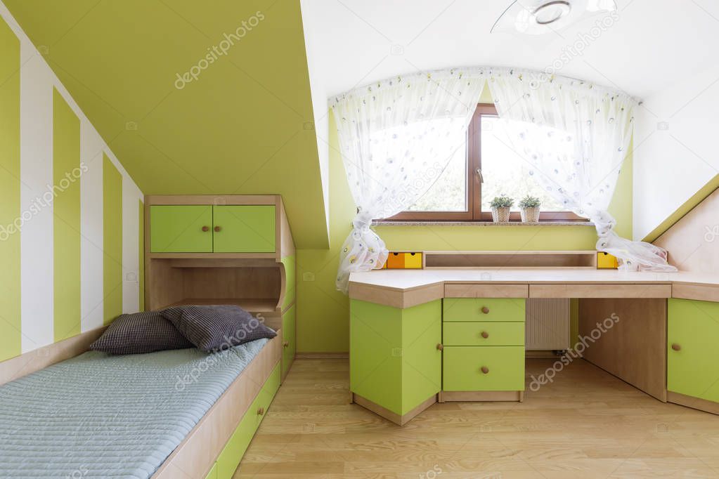 Unisex children's room in green