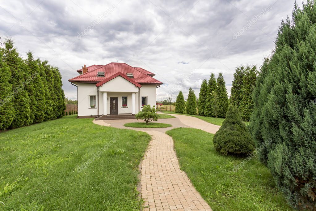 Long driveway to luxurious villa