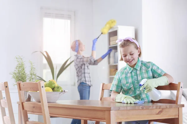 Girl wiping the table — Stock Photo, Image