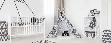 Beyaz beşik ve tipi çadırı