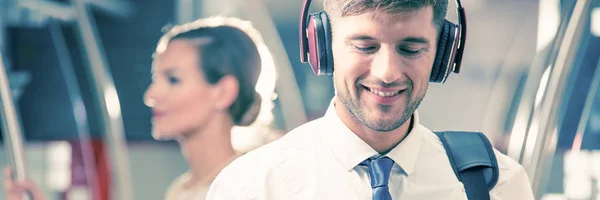 Man wearing headphones — Stock Photo, Image