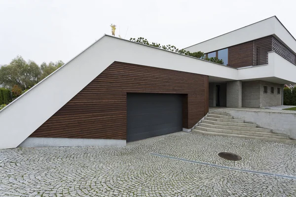 Exterior de una casa moderna — Foto de Stock