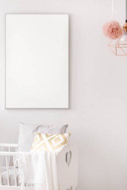 Yeni doğan Yatak Beşik ile