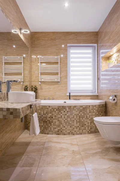 宽敞的现代浴室 — 图库照片