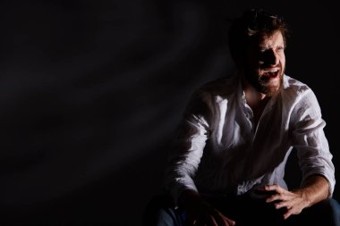 Bağıran olgun adam