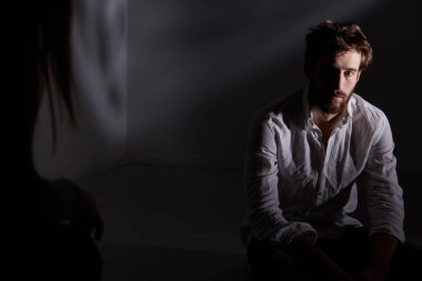Adam onun muhatap arayan