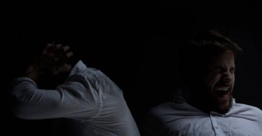 Ruhsal sorunları olan adam bağırarak