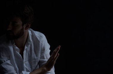 Sorunlarından ayıran adam
