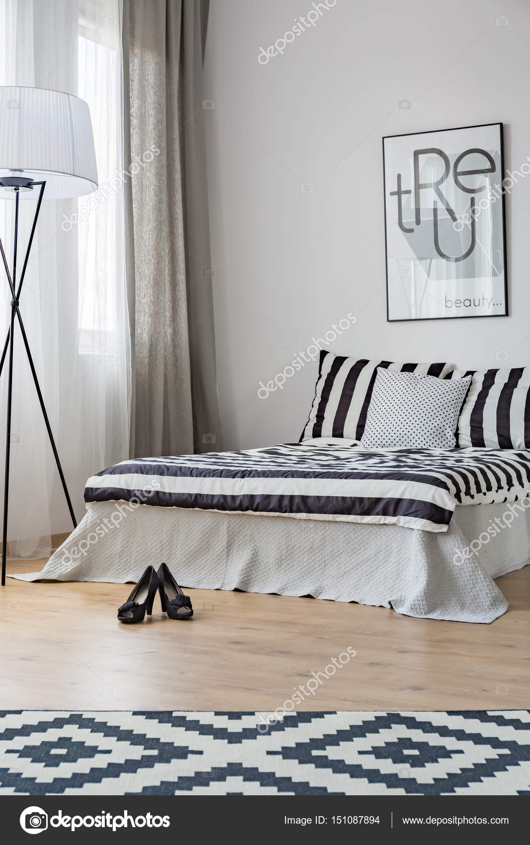 Chambre moderne de femme — Photographie photographee.eu © #151087894 Chambre moderne de femme — Photographie photographee.eu © #151087894