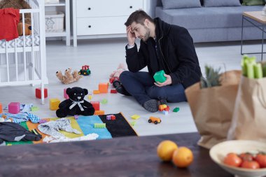 Bunalmış baba kreş