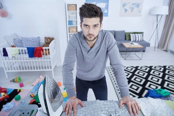 Single father ironing — Stock Photo, Image