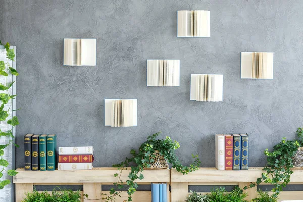 Libri sul muro — Foto Stock