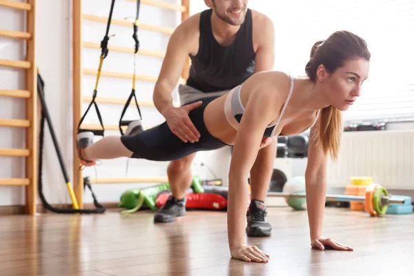 Woman doing plank exercise — Stock Photo, Image