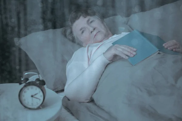 Senior suffering from insomnia — Stock Photo, Image