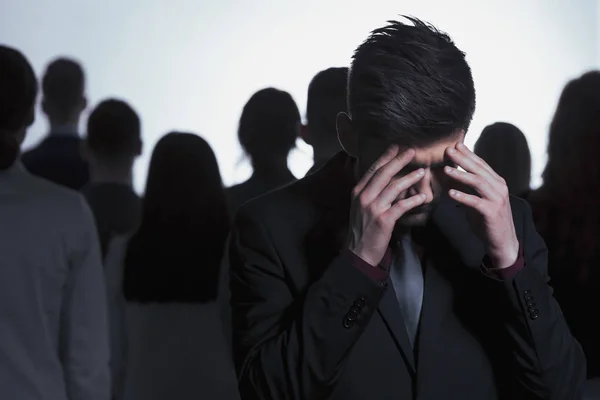 Overwhelmed man against a crowd — Stock Photo, Image