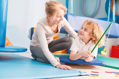 Çocuk tedavisi sırasında uyuşukluk görülebilir eğleniyor