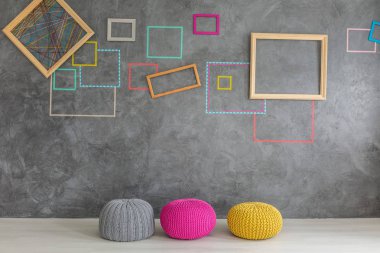 Renkli poufs Oda