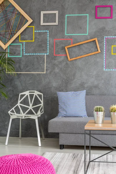 Casa con decoración de pared creativa — Foto de Stock