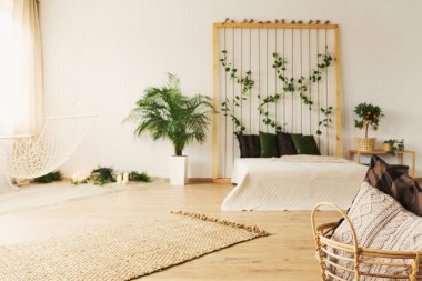 Tek renkli yatak odası