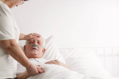 Karın destekleyici hasta yaşlı kocası 
