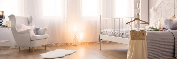 Trendy ferah yatak odası — Stok fotoğraf