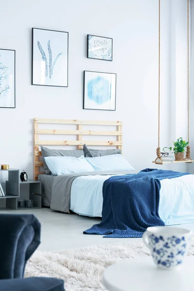 Marine blauwe slaapkamer — Stockfoto