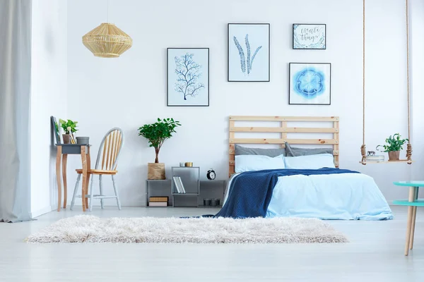 Mooie slaapkamer met kaptafel — Stockfoto