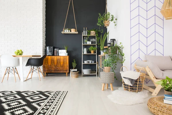 Moderne zwarte en witte loft — Stockfoto