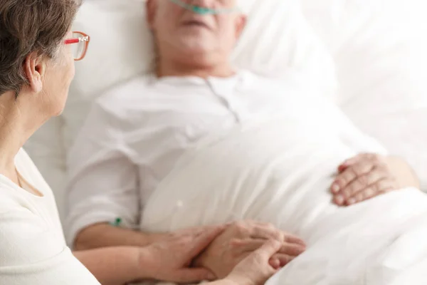 Wife caring about dying spouse — Stock Photo, Image