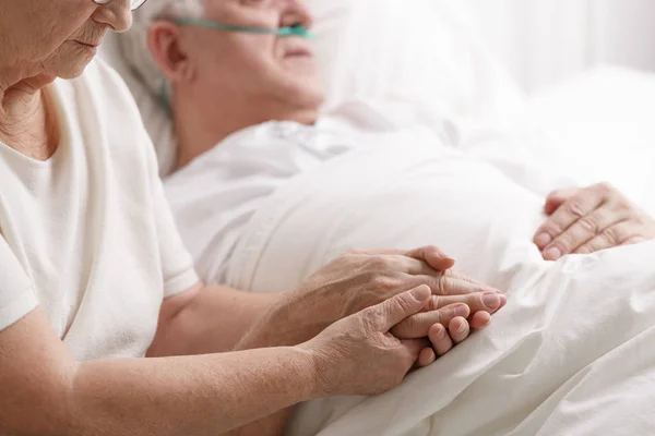 Marriage holding hand's in hospital — Stock Photo, Image