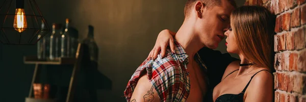 Couple kissing with passion — Stock Photo, Image