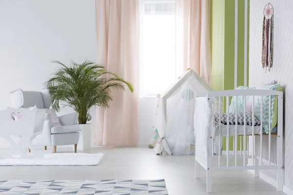 White room för baby — Stockfoto