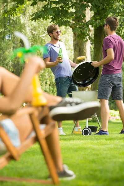 Men grilling the food — Stock Photo, Image