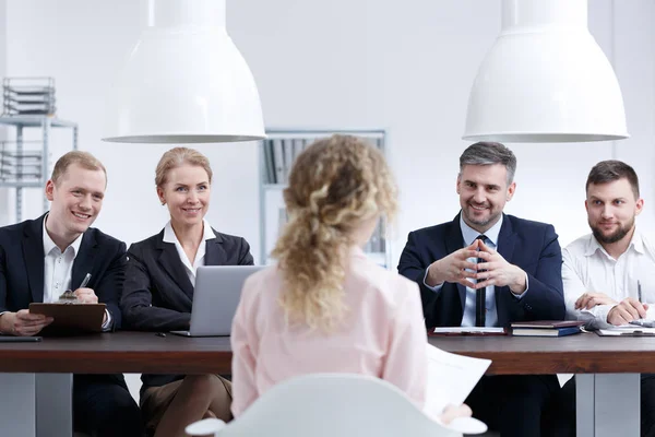 Vrouw op sollicitatiegesprek — Stockfoto