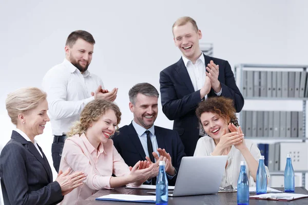 Team clapping their hands — Stock Photo, Image