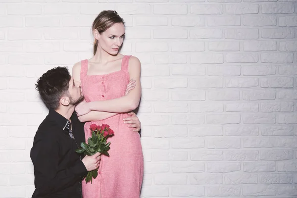 Disculpándote con las flores — Foto de Stock