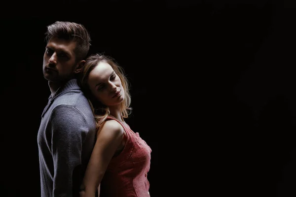 Woman leaning on boyfriend — Stock Photo, Image