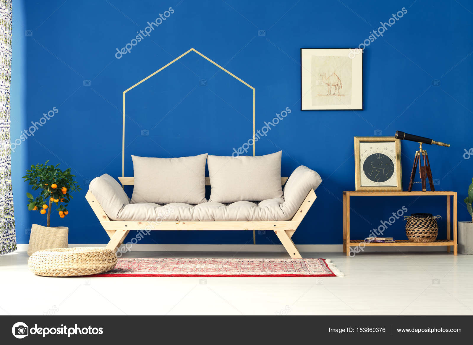 Woonkamer met blauwe muur — Stockfoto © photographee.eu #153860376 Woonkamer met blauwe muur — Stockfoto © photographee.eu #153860376