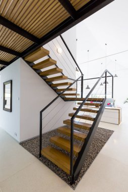Modern ahşap merdiven