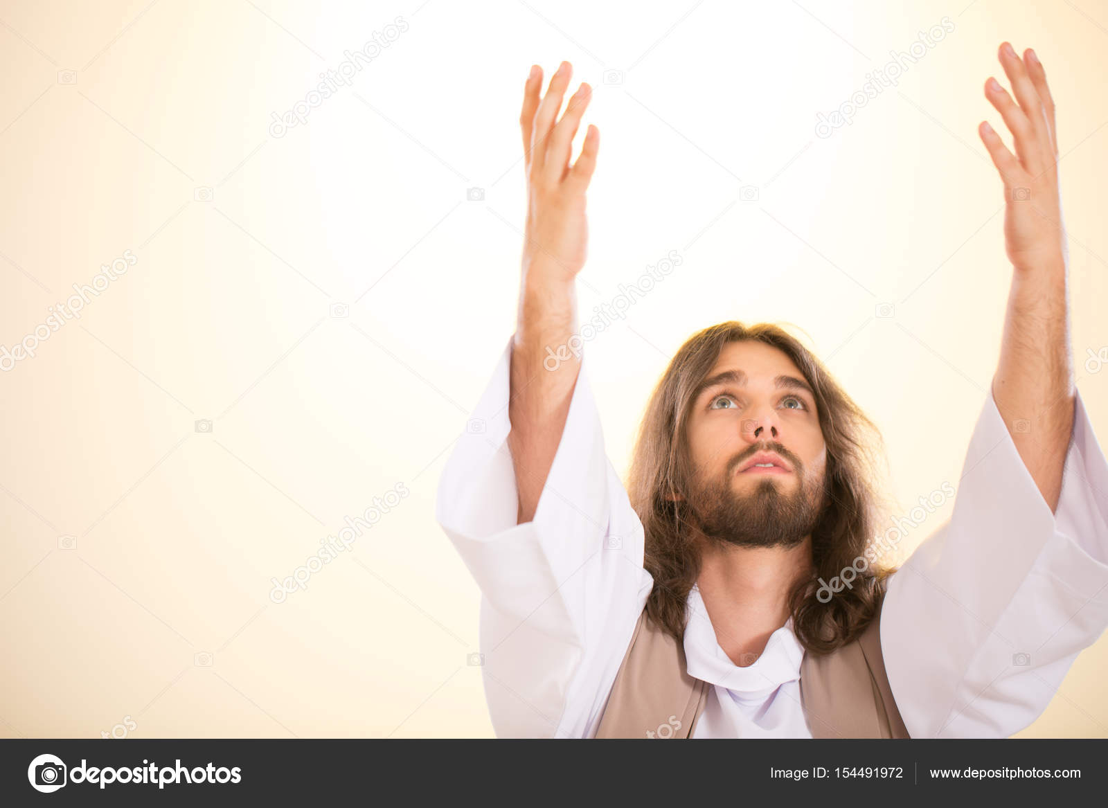 Мантия иисуса. Иисус с распростертыми руками. Иисус держит пальцы. Иисус поднял руку. Иисус поднял руку.