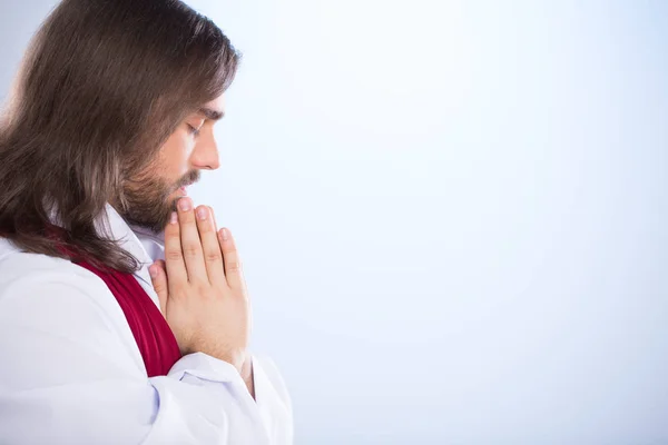 Kapalı gözlerle dua İsa — Stok fotoğraf