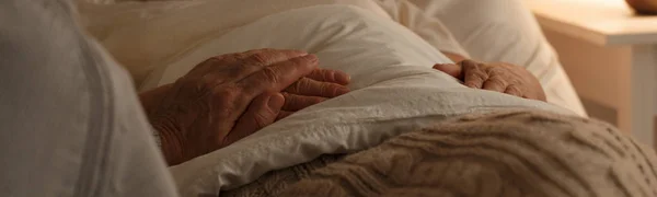 Senior people holding hands — Stock Photo, Image